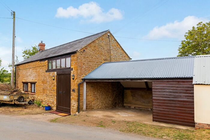 1 Bedroom Detached House For Sale In West Street, Shutford, OX15