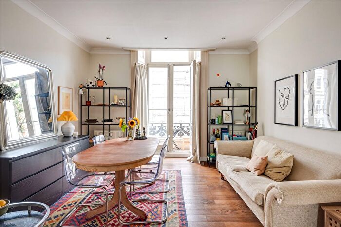 2 Bedroom Flat For Sale In Queens Gate, South Kensington, London, SW7