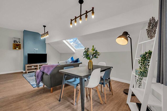 5 Bedroom House To Rent In Cardigan Road, Leeds, LS6