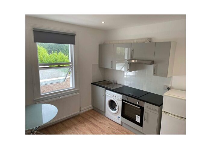 1 Bedroom Flat To Rent In Queens Road, London, NW4