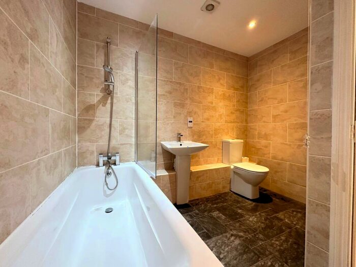 2 Bedroom Flat To Rent In - Half Edge Lane, Eccles, Manchester, M30