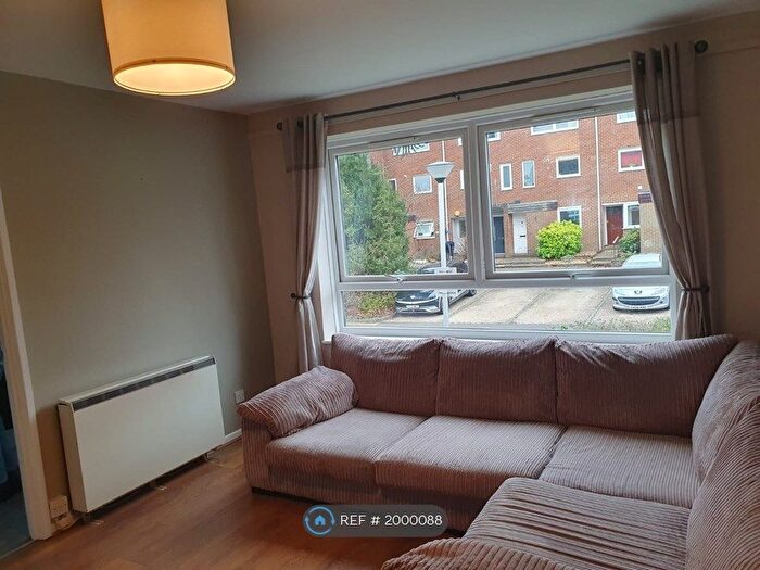 1 Bedroom Flat To Rent In Tidenham Gardens, Croydon, CR0