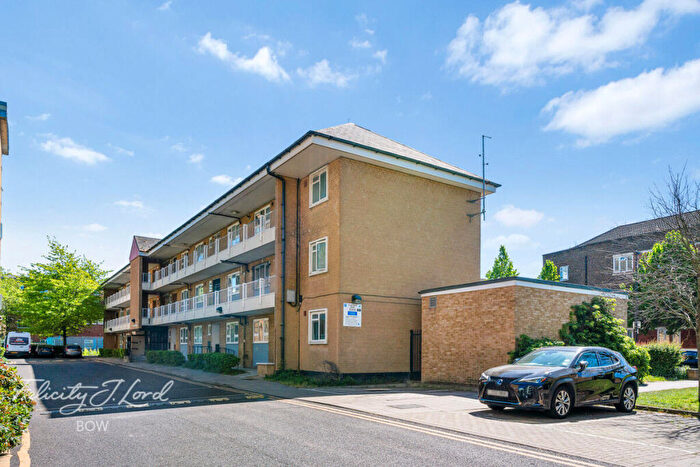 2 Bedroom Flat For Sale In Ernest Street, London, E1