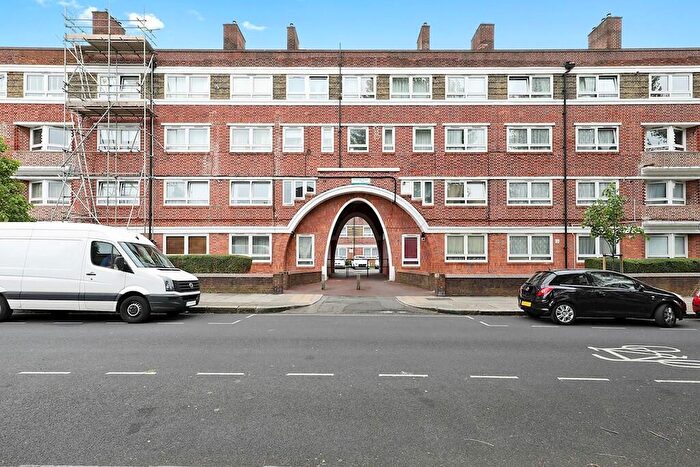 2 Bedroom Apartment For Sale In Neckinger Estate, Bermondsey, SE16