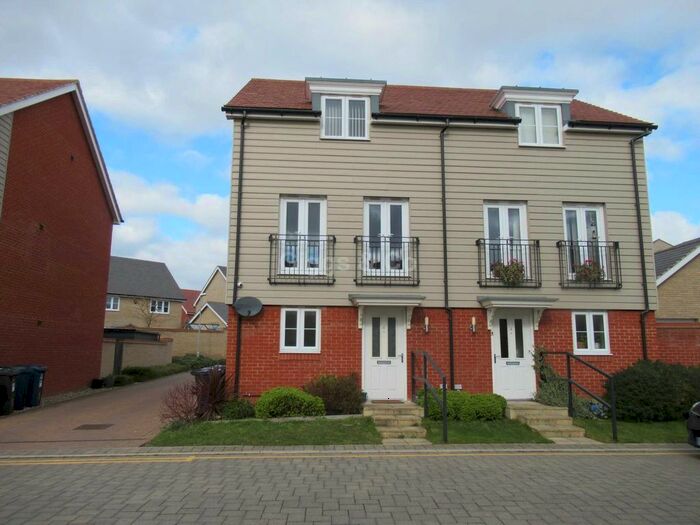3 Bedroom Town House To Rent In Gorse Crescent, St Neots, PE19