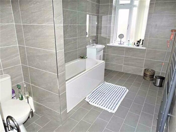 2 Bedroom Flat To Rent In Bury New Road, Prestwich, Manchester, M25