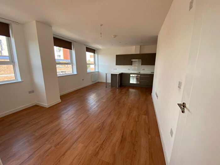 2 Bedroom Flat To Rent In Baxter Avenue, Southend On Sea, Essex, SS2