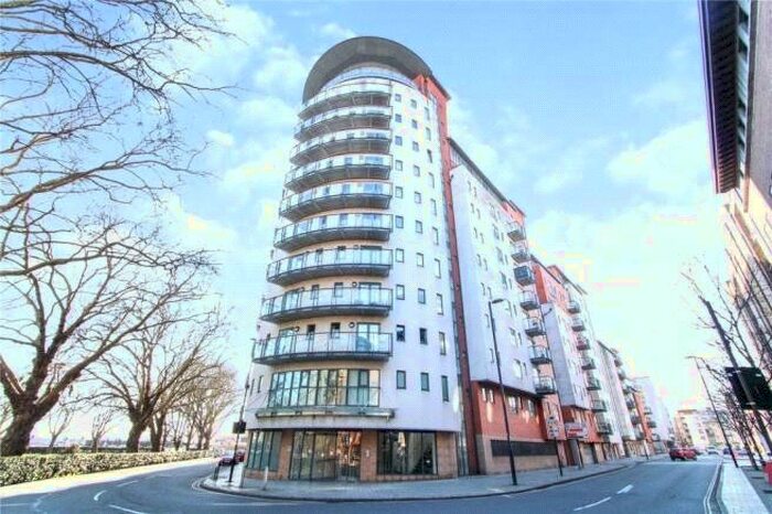 2 Bedroom Flat To Rent In Orchard Place, Southampton, Hampshire, SO14