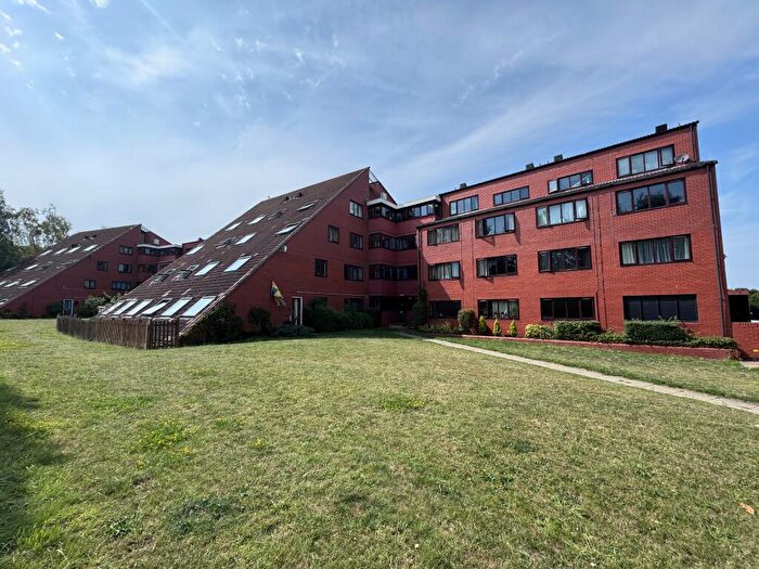 1 Bedroom Apartment For Sale In Flat B, Quartercroft, Pyramid Close, Northampton, NN3