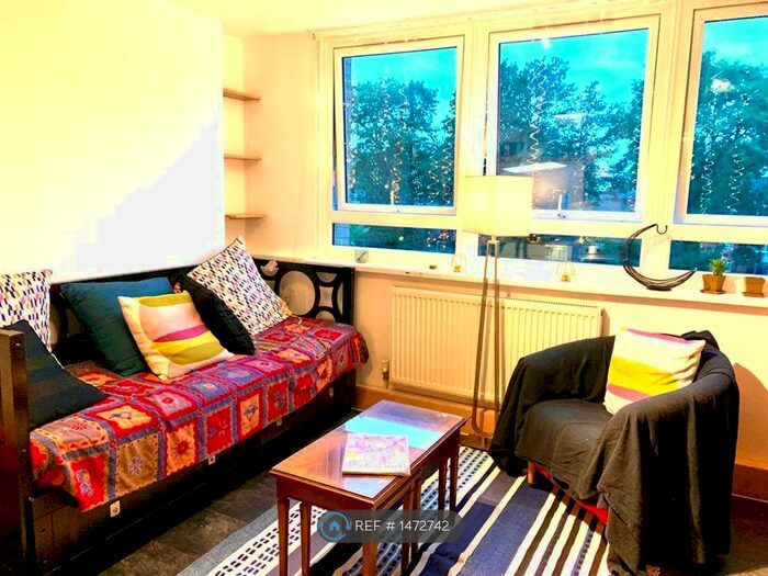 3 Bedroom Flat To Rent In Baly House, London, SW2