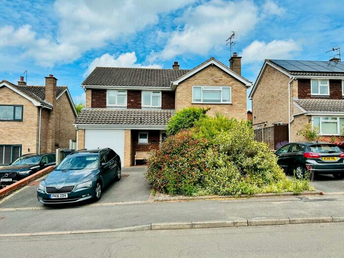 4 Bedroom Semi-Detached House To Rent In Borrowdale Drive, Leamington Spa, CV32