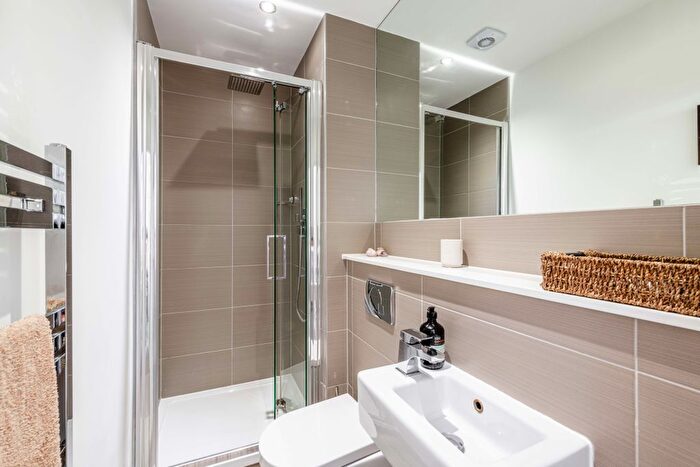2 Bedroom Flat For Sale In Vyner Street, London, E2