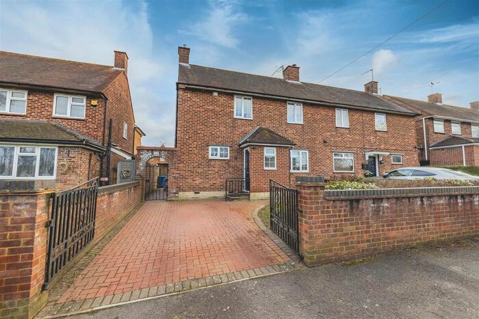 4 Bedroom Semi-Detached House For Sale In Abbots Walk, Windsor, SL4