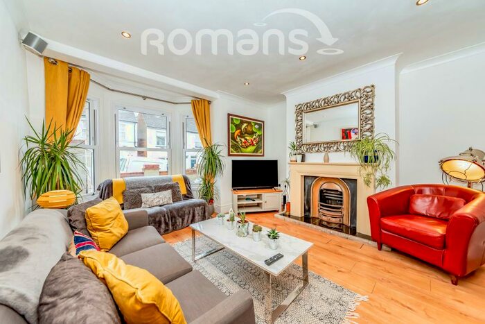 5 Bedroom End Of Terrace House To Rent In Waterloo Road, GU12