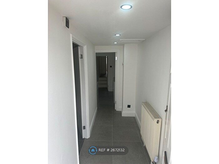 2 Bedroom Flat To Rent In Shardeloes Road, London, SE14