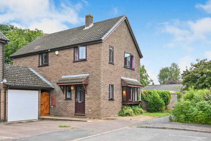 4 Bedroom Link Detached House For Sale In Everson Close, Tasburgh, Norwich, NR15