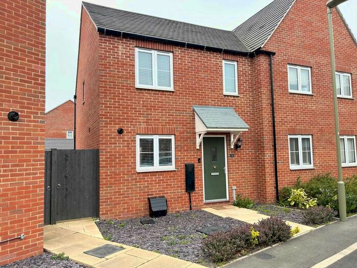 3 Bedroom Semi-Detached House To Rent In Speedwell Road, Bodicote, OX15