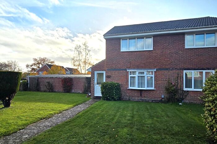 3 Bedroom Semi Detached House For Sale In Henley Gardens, Fareham, PO15