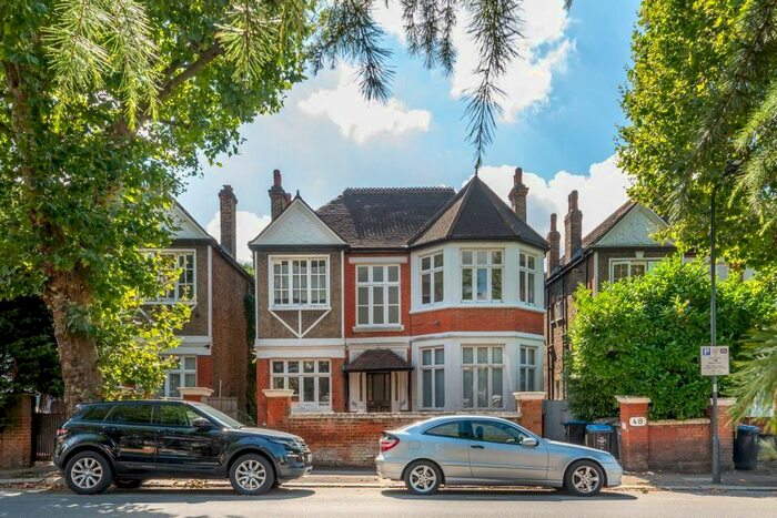 2 Bedroom Flat To Rent In Mapesbury Road, Mapesbury, London, NW2