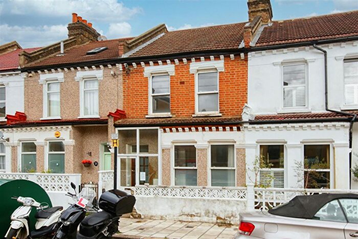 3 Bedroom Property For Sale In Mauleverer Road, Brixton/Clapham, SW2