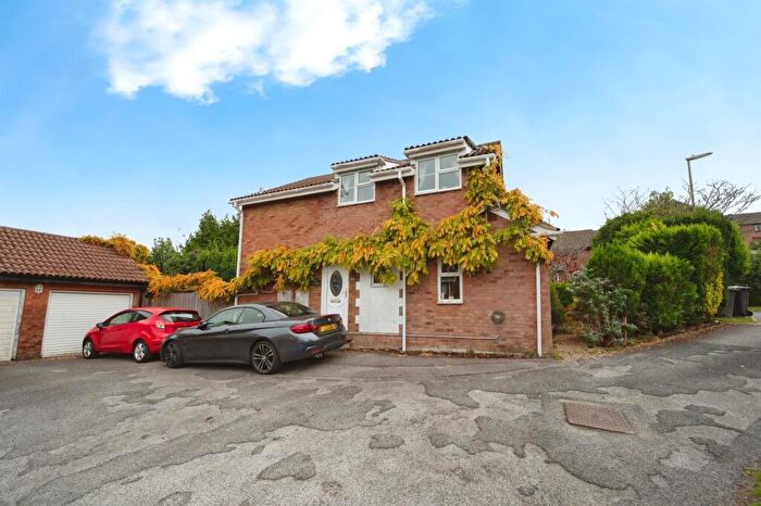 3 Bedroom Detached House For Sale In Valley Park Drive, Clanfield, Waterlooville, PO8