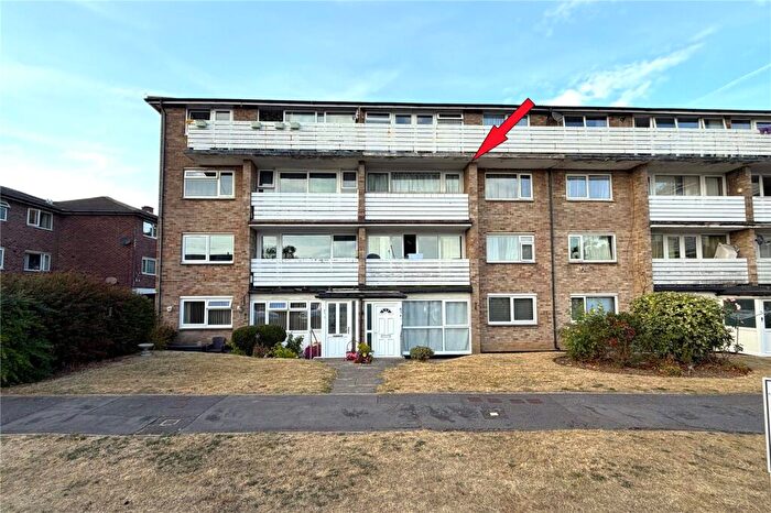 2 Bedroom Apartment For Sale In Wendover Road, Havant, Hampshire, PO9