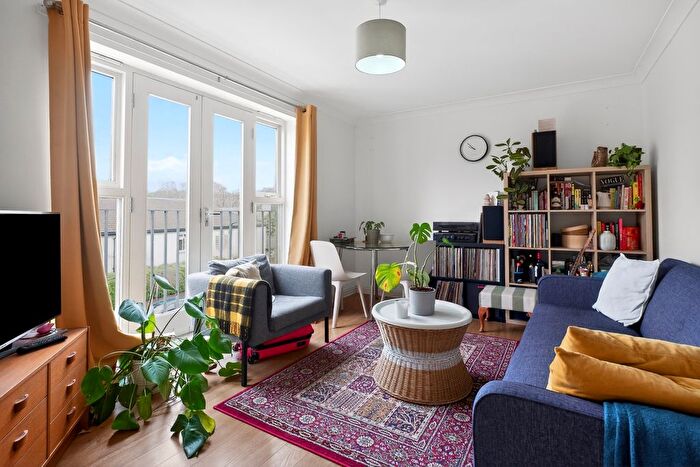 2 Bedroom Flat To Rent In Trowbridge Road, London, E9