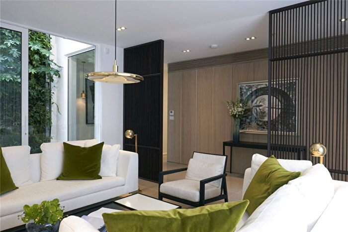 4 Bedroom Mews To Rent In Hesper Mews, Earls Court, SW5