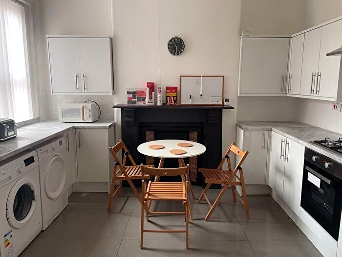 3 Bedroom Flat To Rent In Bed Student Flat, Smithdown Road -, L15