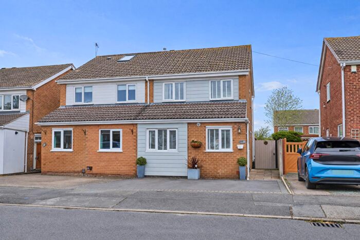 3 Bedroom Semi-Detached House For Sale In Squires Green, Burbage, LE10