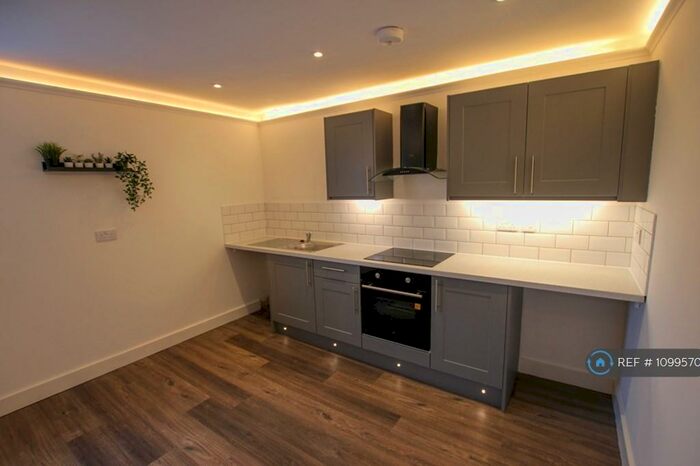 3 Bedroom Flat To Rent In Northenden Road, Sale, M33