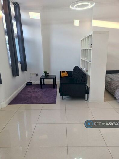 Studio To Rent In A Commercial Street, London, E1