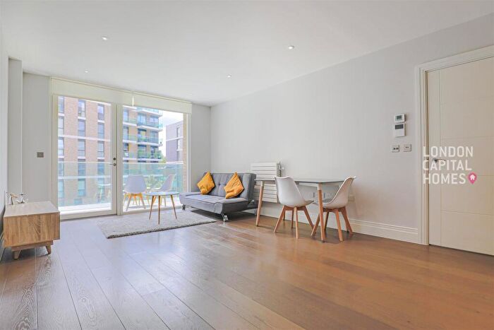 2 Bedroom Apartment To Rent In Queenshurst Square, Kingston Upon Thames, KT2