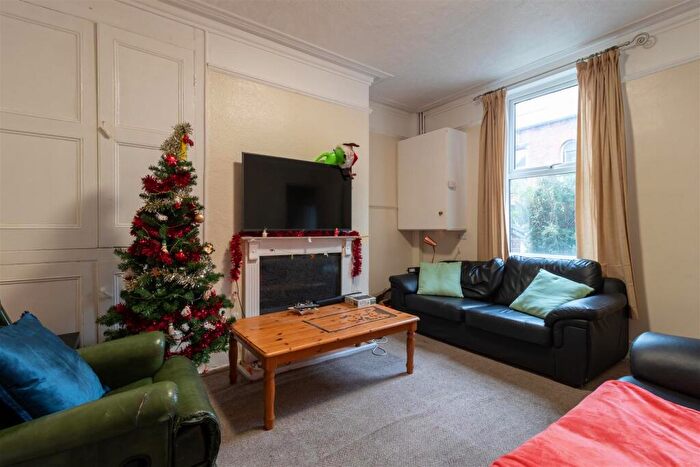 5 Bedroom House To Rent In Delph Mount, Woodhouse, Leeds, LS6