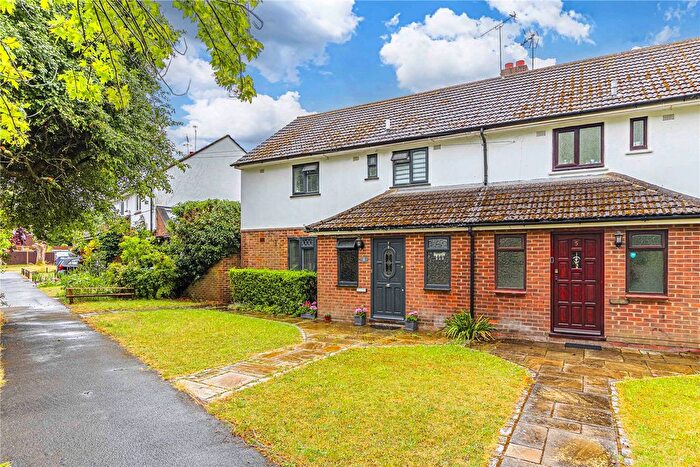 3 Bedroom Semi-Detached House For Sale In Austins Mead, Bovingdon, Hemel Hempstead, Hertfordshire, HP3