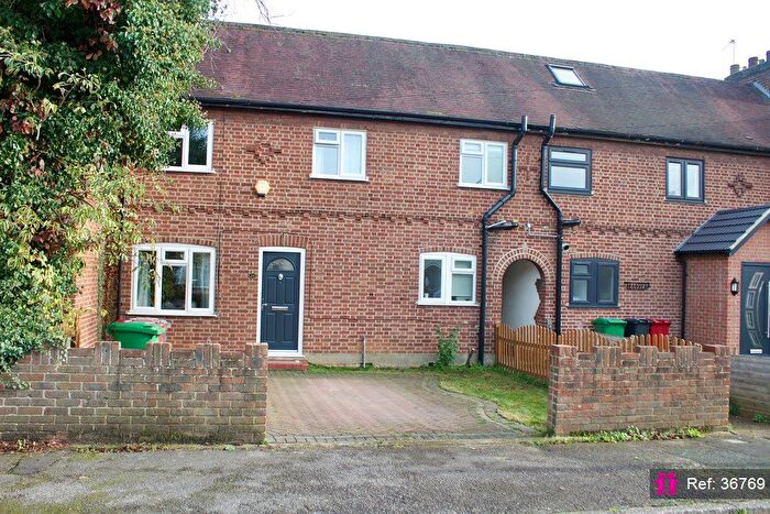 3 Bedroom Terraced House For Sale In Beech Road, Langley, SL3