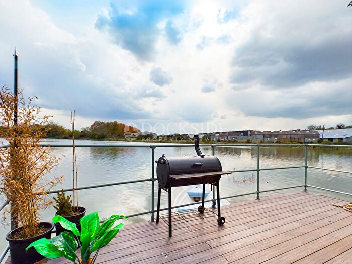 2 Bedroom Houseboat For Sale In Knight Road, Rochester, ME2