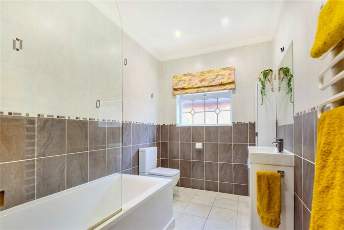 4 Bedroom Property To Rent In Farthing Green Lane, Stoke Poges, SL2