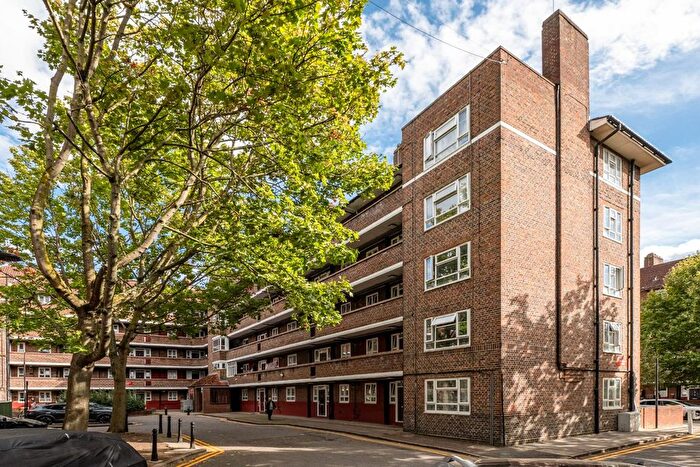 3 Bedroom Flat For Sale In Lawrence Close, White City, W12