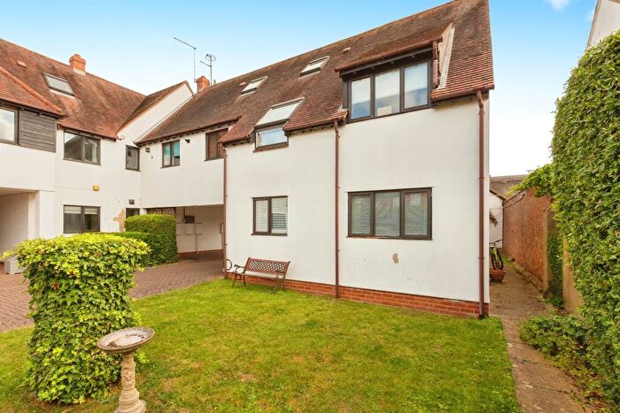 1 Bedroom Apartment For Sale In Townside, Haddenham, Aylesbury, HP17