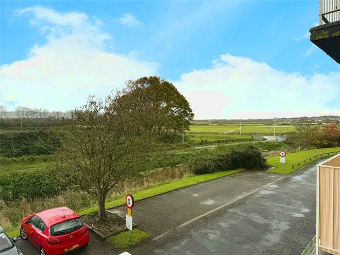 Flat To Rent In Rotunda Road, Eastbourne, East Sussex, BN23