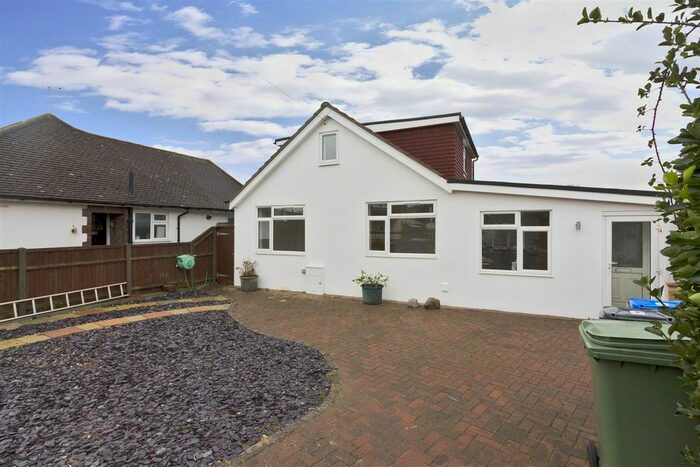 3 Bedroom Detached House To Rent In Courtlands Close, Goring-By-Sea, Worthing BN12