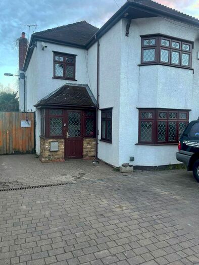 4 Bedroom Detached House To Rent In Bath Road, Slough, Berkshire, SL1