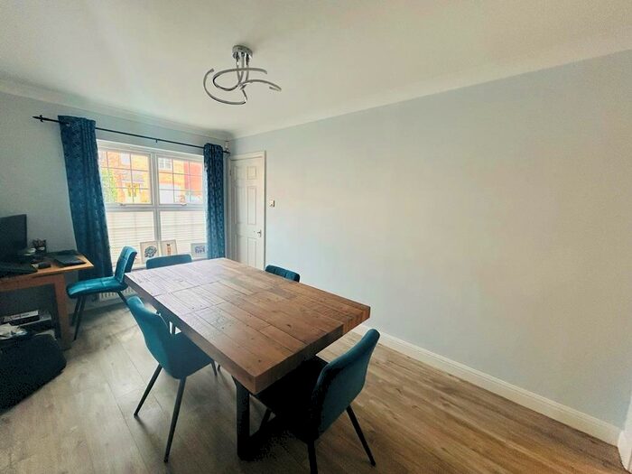 4 Bedroom Detached House For Sale In St. Laurence Way, Bidford-on-avon, B50