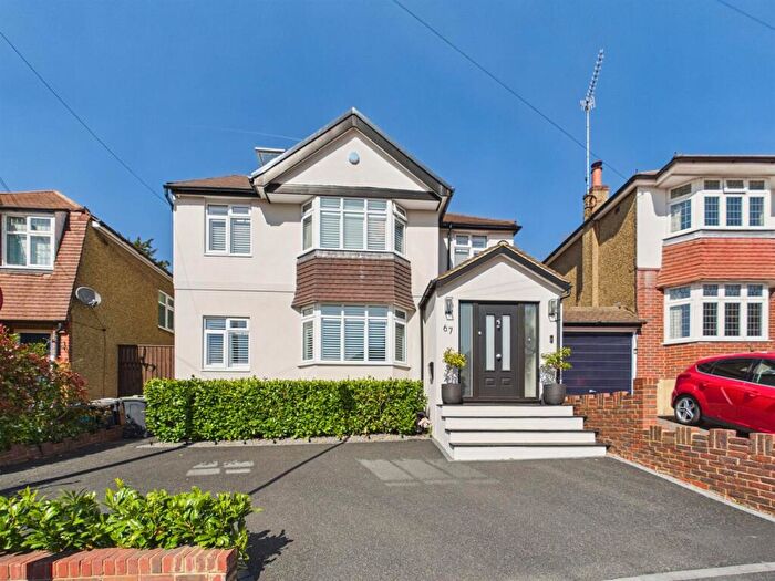 5 Bedroom Detached House For Sale In Mead Way, Coulsdon, CR5