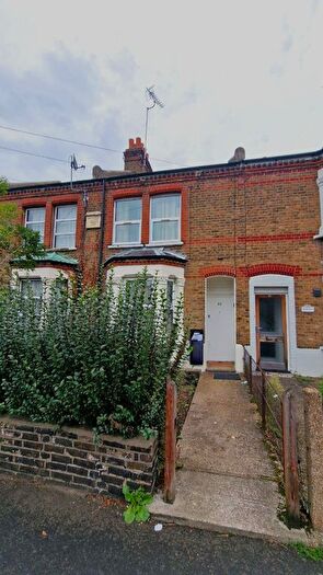 4 Bedroom Semi Detached House To Rent In Montague Road, Hounslow, TW3