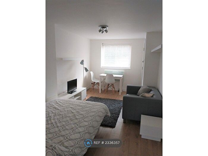 Studio To Rent In Sonia Gardens, Heston, TW5