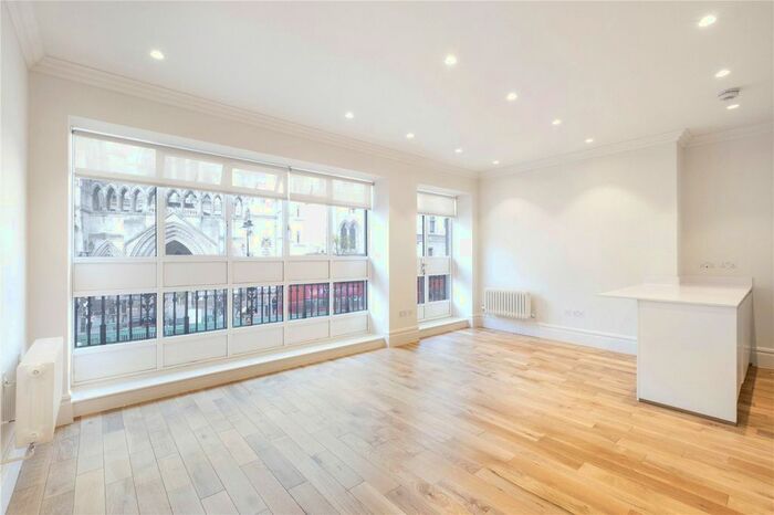 3 Bedroom Flat To Rent In Strand, London, WC2R