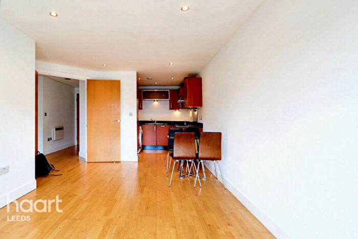 2 Bedroom Apartment For Sale In Armouries Way, Leeds, LS10