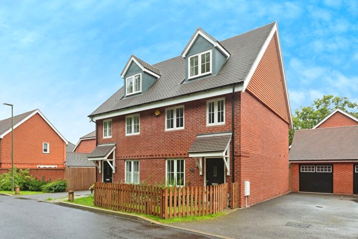 3 Bedroom Semi-Detached House For Sale In Tyrell Way, Horley, Surrey, RH6